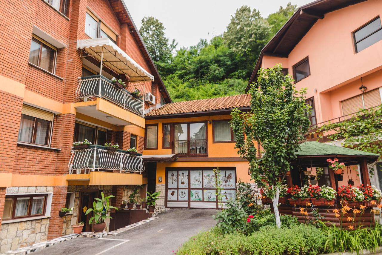 Rooms & Apartment Gh Pasha Тузла Екстер'єр фото